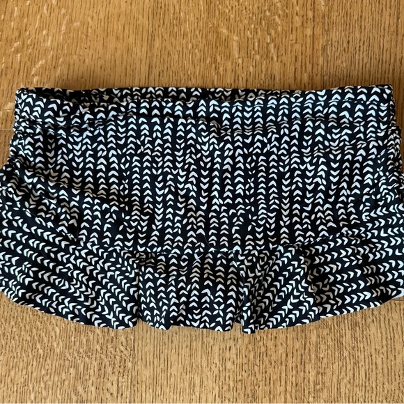 Black and White Patterned Swim Skirt - Picture 2 of 4